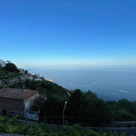 Seaview Apartments Furore Luaran gambar