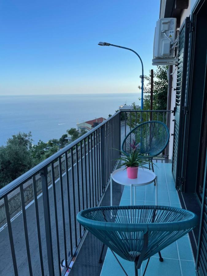Seaview Apartments Furore Luaran gambar
