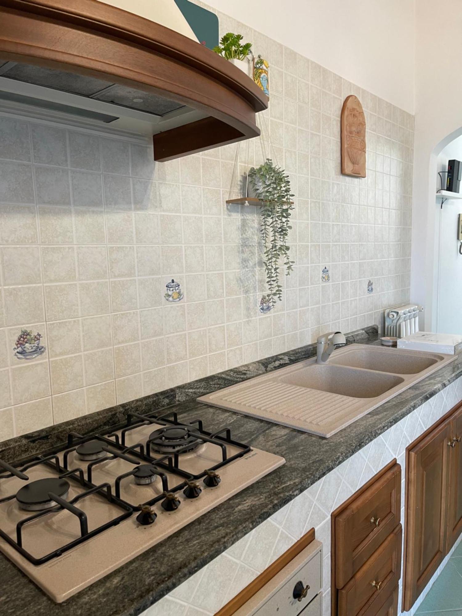 Seaview Apartments Furore Luaran gambar